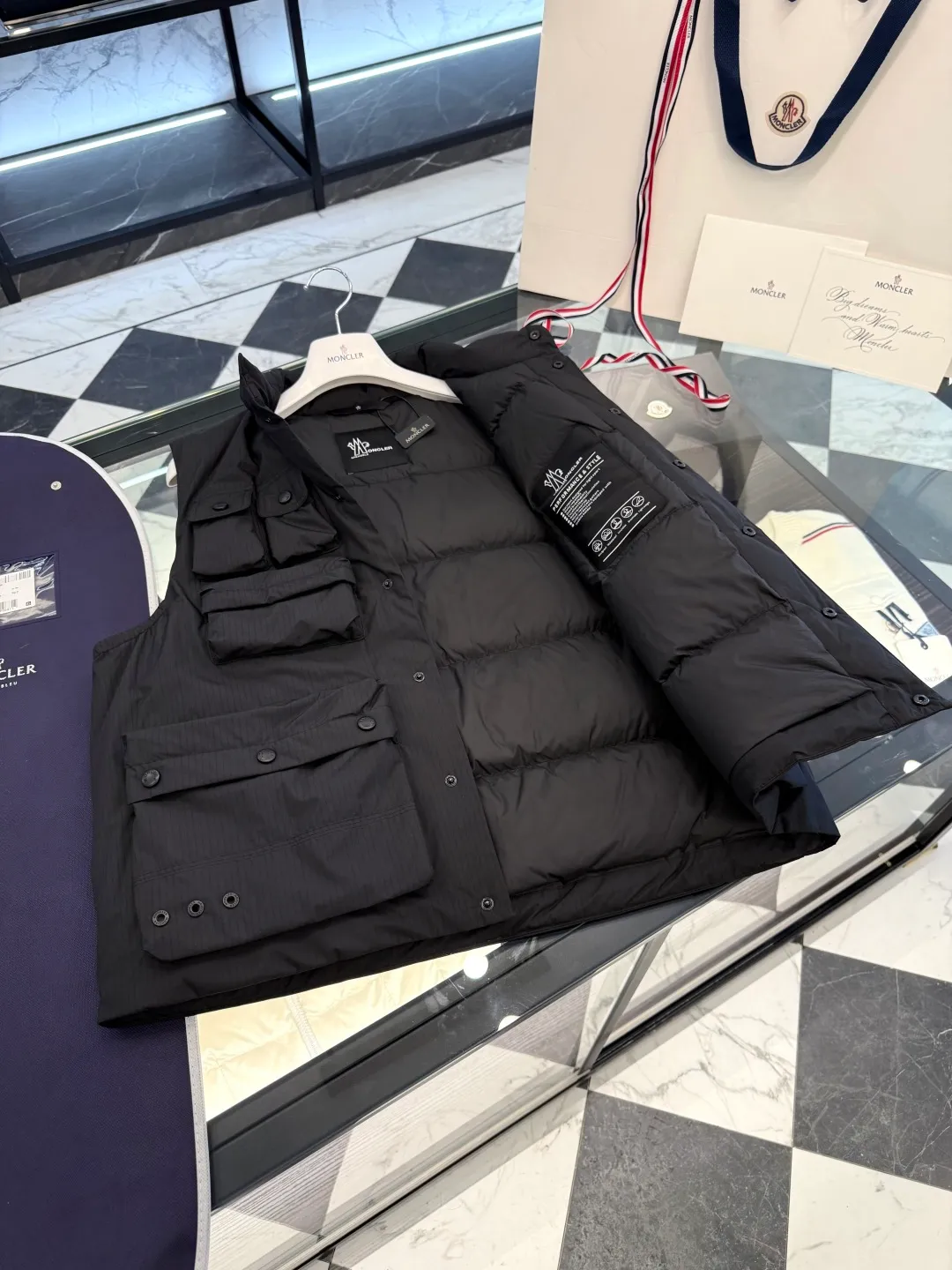 Moncler Grenoble Tongass Premium Series . . .
